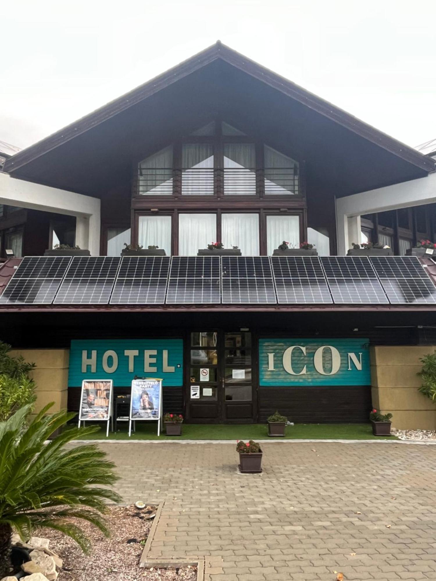 亚兰尼查瓦斯弗高达船长龙族酒吧酒店 杰尔 外观 照片